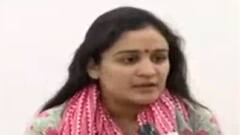 UP Chunav 2022: नेताजी की बहू Aparna Yadav थाामेंगी BJP का दामन, हो सकता है फैसला| Hindi News