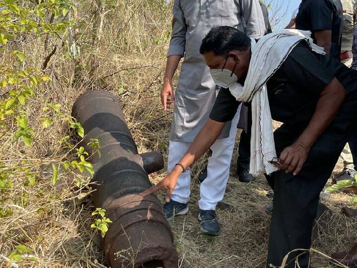 छत्रपती संभाजी राजेंनी घेतलेल्या जंगल सफारीचे फोटो सोशल मीडियावर व्हायरल झाले आहेत.