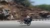 Ananthapur Bike Stunts: అనంతపురం జిల్లా పెనుగొండ జాతీయరహదారిపై ఆకతాయిల బైక్ స్టంట్లు