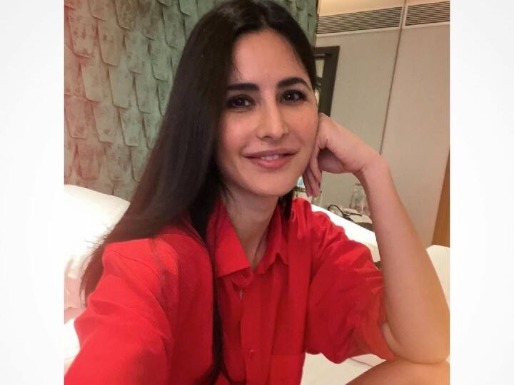 Katrina Kaif Shares Gorgeous Sunday Selfies As She Stays 'Indoors In Indore' Katrina Kaif Shares Gorgeous Sunday Selfies As She Stays 'Indoors In Indore'