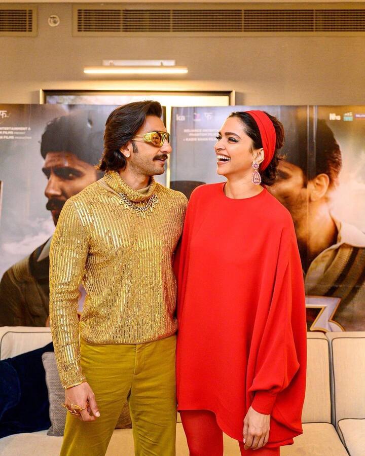 दीपिका और रणवीर का ये लुक सोशल मीडिया पर खूब वायरल हुआ था. दीपिका ने रेड आउटफिट में अपने पति के आउटफिट को पूरी तरह कॉम्प्लीमेंट किया.