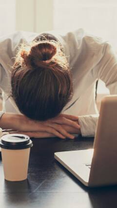 Health Tips: অফিসে কাজের ফাঁকে ঘুম পাচ্ছে? রইল সমাধান