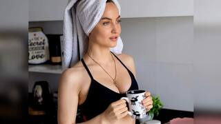 બૉલીવુડની આ હૉટ એક્ટ્રેસે જીન્સ પર પહેરી એકલી બ્રા ને પછી ચેઇન ખોલીને આપ્યા પૉઝ, જુઓ તસવીરો.........