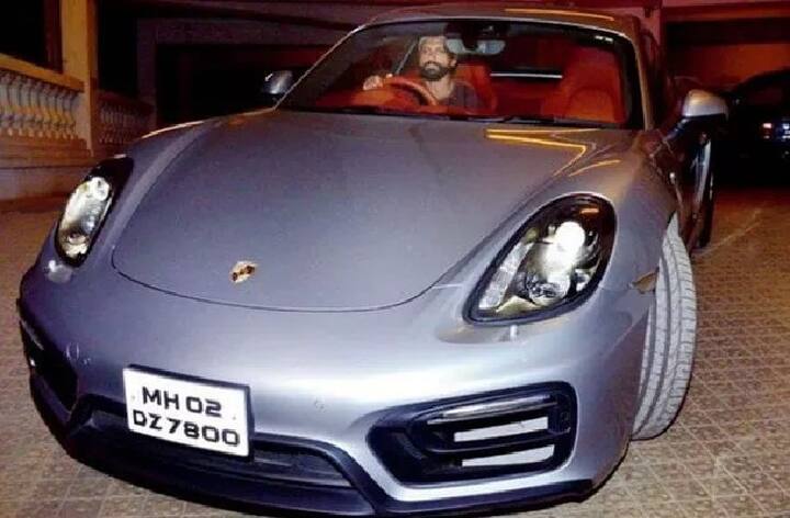 फरहान अख्तर के लग्जरी कार कलेक्शन में Porsche Cayman 718 GTS शामिल है. इस कीमत करीब 1.5 करोड़ रुपए है. इस कार का नाम दुनिया की सबसे अनोखी कारों की लिस्ट में शामिल है.