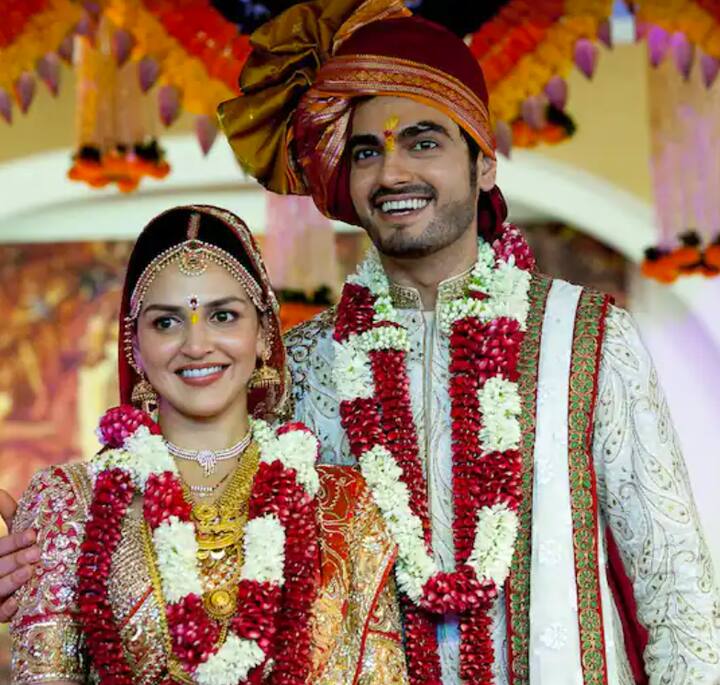 ਭਰਤ ਤਖਤਾਨੀ (Bharat Takhtani) 13 ਸਾਲ ਦੀ ਉਮਰ ਤੋਂ ਹੀ ਈਸ਼ਾ ਦਿਓਲ (Esha Deol ) ਦੇ ਫੈਨ ਸਨ। ਬਚਪਨ ਤੋਂ ਹੀ ਦੋਨੋਂ ਇੱਕ ਦੂਜੇ ਨੂੰ ਜਾਣਦੇ ਸਨ ਪਰ ਵੱਡੇ ਹੋਣ 'ਤੇ ਗੱਲ ਨਹੀਂ ਹੁੰਦੀ ਸੀ। ਸਾਲ 2012 'ਚ ਦੋਹਾਂ ਨੇ ਵਿਆਹ ਕਰ ਲਿਆ।