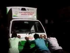 Ration Distribution Vehicles: మొరాయిస్తున్న రేషన్ పంపిణీ వాహనాలు