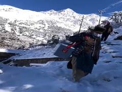 Corona Vaccination: स्वास्थ्यकर्मियों के जज्बे के चलते एक साल में 157 करोड़ टीके लगे, जानिए क्या-क्या मुसीबतें झेलनी पड़ी