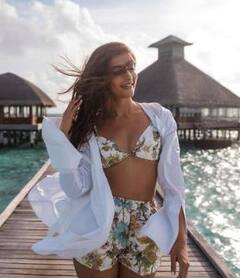 પ્રિન્ટેડ બિકિની ટોપમાં Pooja Hegdeનો સ્ટનિંગ લૂક, તસવીરો થઇ રહી છે વાયરલ