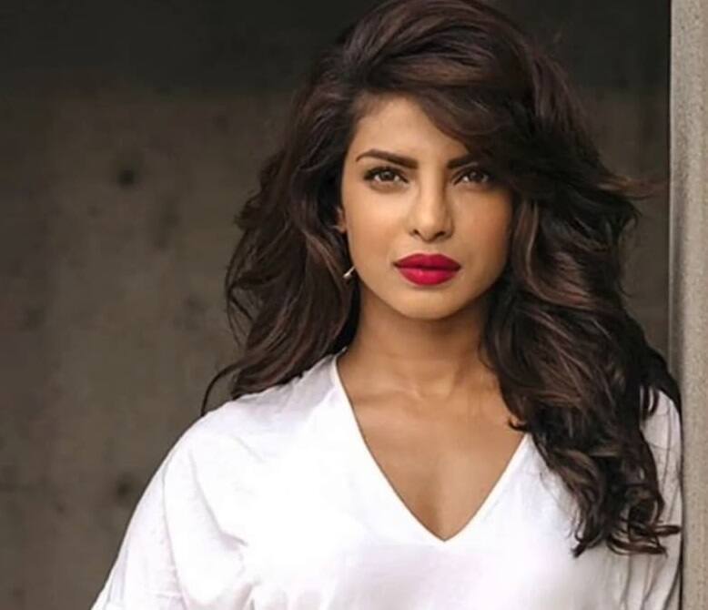 Beauty Tips: દેશી ગર્લ પ્રિયંકા ચોપરાએ શેર કર્યું તેનું બ્યુટી સિક્રેટ, આ છે તેની બ્યુટી ટિપ્સ, જે તેની સ્કિને બનાવે બેહદ ખૂબસૂરત Priyanka chopra share her skin and hair care routine beauty secret Beauty Tips: દેશી ગર્લ પ્રિયંકા ચોપરાએ શેર કર્યું તેનું બ્યુટી સિક્રેટ, આ છે તેની બ્યુટી ટિપ્સ, જે તેની સ્કિને બનાવે બેહદ ખૂબસૂરત