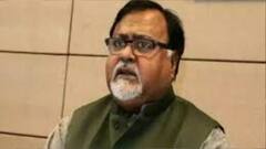 Partha Chatterjee: 'স্বৈরতন্ত্র চালু হোক, গণতন্ত্র পিছিয়ে যাক, এটাই ওদের কামনা', দিলীপকে কটাক্ষ পার্থর । Bangla News