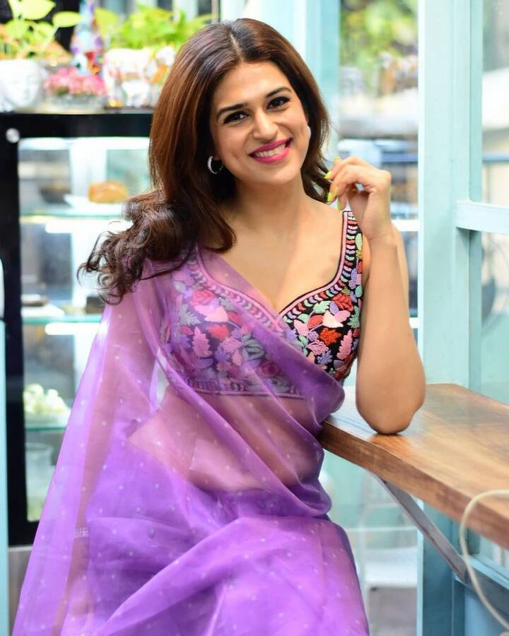 ప్రస్తుతం ఒకట్రెండు తెలుగు సినిమాల్లో నటిస్తోంది. (Photo Courtesy: Instagram)