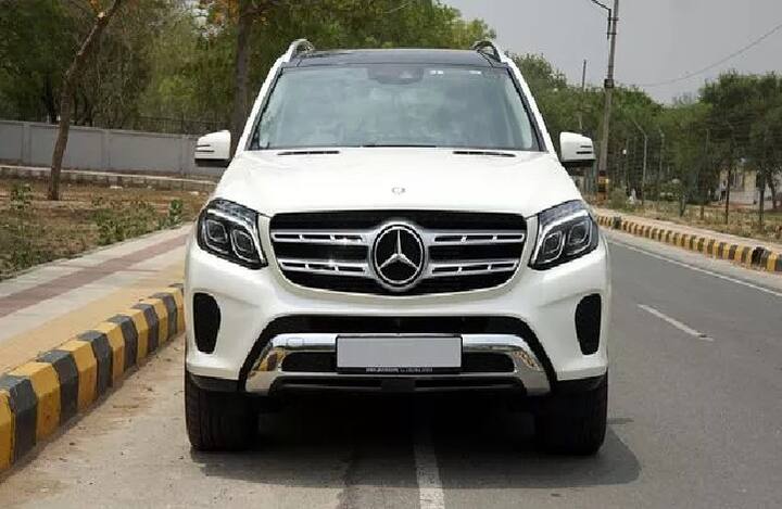 फरहान अख्तर के पास Mercedes Benz ML350 CDI मॉडल की गाड़ी भी है, जिसकी कीमत करीब 67.7 लाख रुपए है.