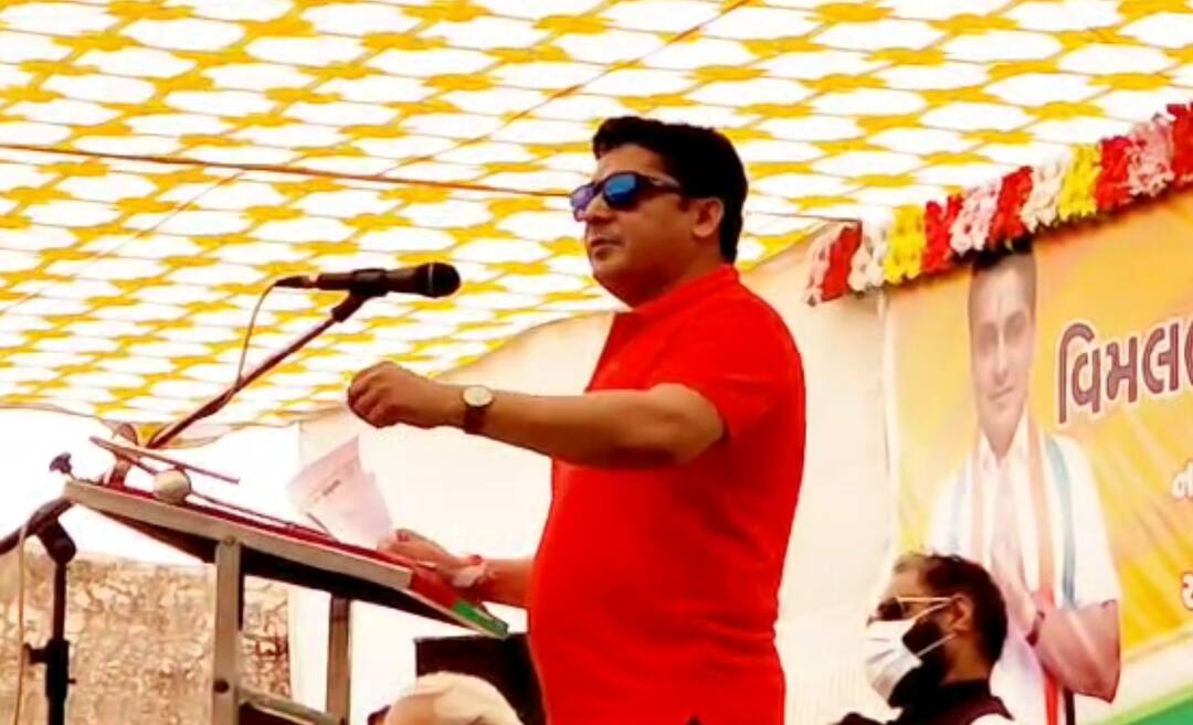 ‘ભાજપ અધિકારીઓની ભલે માત્ર બદલી કરે પરંતુ અમે તેમને ઘરે બેસાડી દઇશું’ A function in honor of Congress dedicated sarpanches was held in Veraval today. ‘ભાજપ અધિકારીઓની ભલે માત્ર બદલી કરે પરંતુ અમે તેમને ઘરે બેસાડી દઇશું’