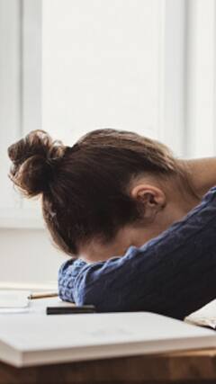 Health Tips: অফিসে কাজের ফাঁকে ঘুম পাচ্ছে? রইল সমাধান