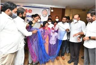 ਕਲਾ ਦਾ ਕਮਾਲ! ਜੁਲਾਹੇ ਨੇ ਹੱਥ ਨਾਲ ਬਣਾਈ ਅਜਿਹੀ ਸਿਲਕ ਦੀ ਸਾੜੀ ਜੋ ਹੋ ਜਾਂਦੀ ਮਾਚਿਸ ਦੀ ਡੱਬੀ 'ਚ ਫਿੱਟ, ਸਾਢੇ ਪੰਜ ਮੀਟਰ ਸਾੜੀ ਦਾ ਭਾਰ ਸਿਰਫ 100 ਗ੍ਰਾਮ