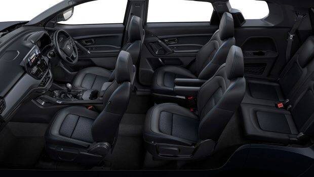 टाटा मोटर्स ने अपनी फ्लैगशिप एसयूवी सफारी का डार्क एडिशन लॉन्च कर दिया है. यह डार्क एडिशन लाइनअप में शामिल होने वाली नई गाड़ी है जिसमें नेक्सॉन, अल्ट्रोज और हैरियर जैसे मॉडल शामिल हैं.