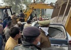 Chitrakoot News: चित्रकूट में दो कारों पर गिरा गिट्टियों से भरा डंपर, दो घंटे तक चला रेस्क्यू ऑपरेशन