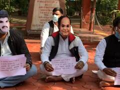 Indore News: यूथ कांग्रेस ने मंत्रियों के मुखौटे लगाकर उपवास रख किया अनूठा प्रदर्शन, रखी अपनी ये मांगें