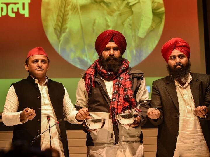 UP Election 2022: Akhilesh Yadav promises farmers UP Election 2022: Akhilesh Yadav के 'अन्न संकल्प' में छिपे वोट का क्या है गणित? जानें