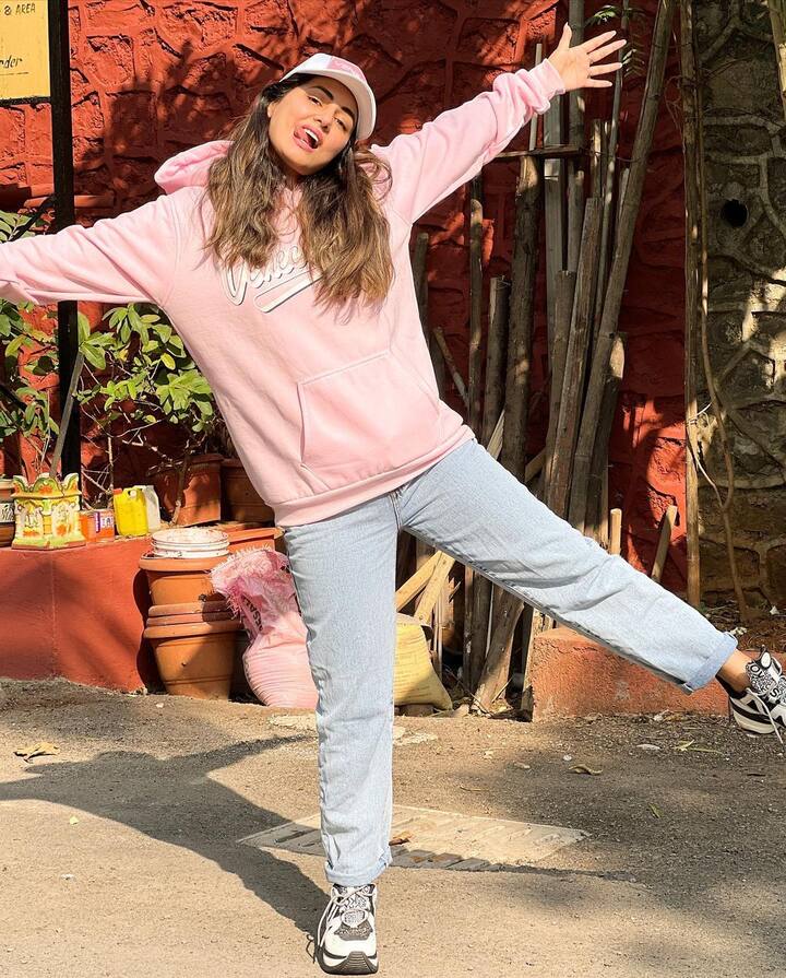 सोशल मीडियावर तिचे लाखो फॉलोअर्स आहेत. (Photo:@realhinakhan/IG)