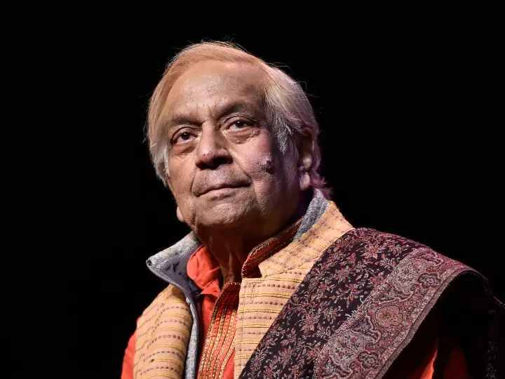 Director Anil Sharma remembered Pandit Birju Maharaj who choreographed the thumri of Gadar ANN 'गदर' की ठुमरी को कोरियोग्राफ करनेवाले पंडित बिरजू महाराज को निर्देशक अनिल शर्मा ने यूं किया याद