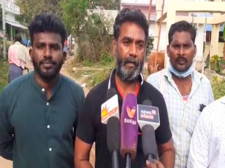 Film director Lenin Bharathi questions whether the public road is the road to a caste or the government எந்த வகையிலும் தீண்டாமை என்பது மனித இனத்திற்கு எதிரானது: இயக்குனர் லெனின் பாரதி