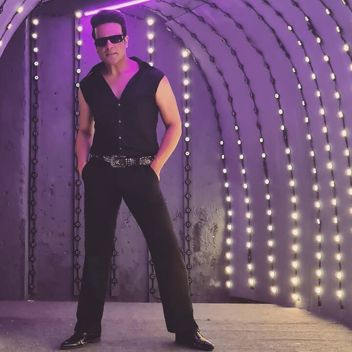 कृष्णा अभिषेक का नाम अगर आज किसी को सुनाई दे तो लबों पर हंसी खुद ब खुद आ जाती है. स्टैंड अप कॉमेडी में झंडे गाड़ने वाले कृष्णा अभिषेक आज हर किसी के फेवरेट हैं. खासतौर से उन्हें द कपिल शर्मा शो में काफी पसंद किया जाता है. (फोटो – सोशल मीडिया)