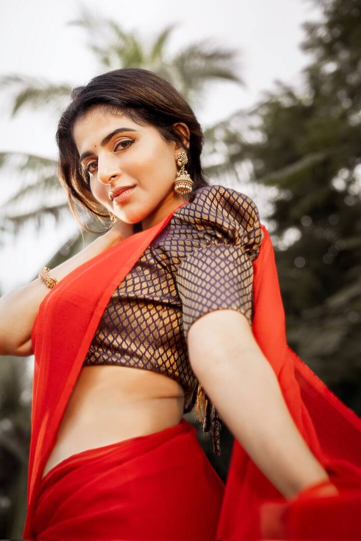 உலகில் ஏழு அல்ல அதிசயங்கள் நீ எட்டாவது அதிசயமே