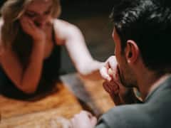 సరసాలతో సంపాదన.. అమ్మాయిలతో ‘పులిహోర’ కలపడమే ఇతడి ఉద్యోగం