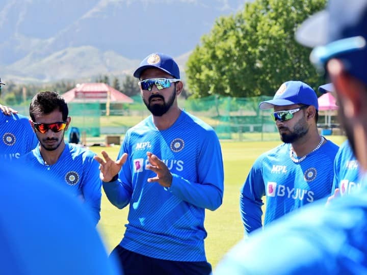 Team India starts Preperation at Boland Park for ODI series against South Africa IND vs SA ODI Series: बोलैंड पार्क में मैच प्लानिंग करते दिखाई दिए कप्तान और कोच, BCCI ने तस्वीरें शेयर कर लिखा 'ODI Mode On'