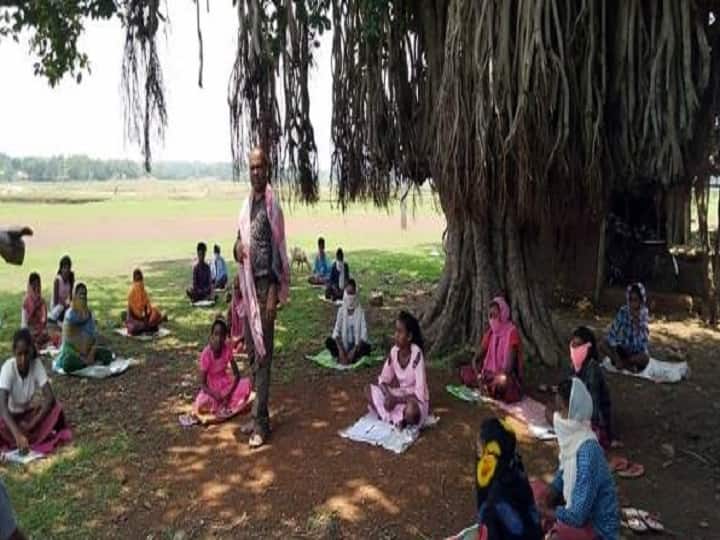 Bihar Education System: बिना स्मार्ट फोन के भी बच्चे बनेंगे 'स्मार्ट', टोला सेवक अब मौहल्ले में कराएंगे पढ़ाई