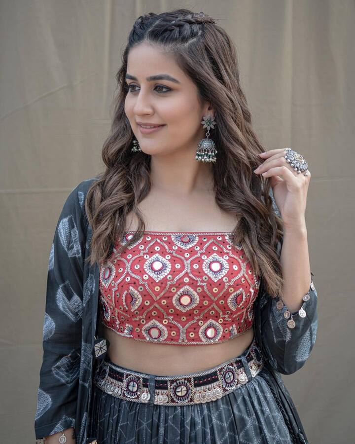 वैदेही या फोटोमध्ये खुपच सुंदर दिसत आहे.  (photo:parashuramivaidehi/ig)