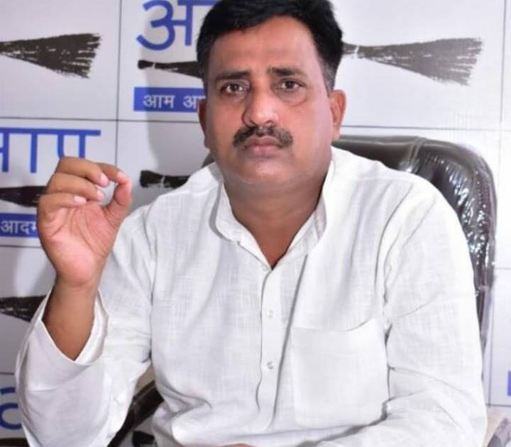 उन्होंने ये भी कहा कि पार्टी, जो सभी 403 सीटों पर चुनाव लड़ रही है, ने लखनऊ, आगरा, अयोध्या, मुजफ्फरनगर, गौतमबुद्ध नगर, गाजियाबाद, वाराणसी, प्रयागराज और कानपुर नगर सहित अन्य सभी निर्वाचन क्षेत्रों के लिए नाम जारी किए हैं. वहीं पार्टी के एक सदस्य ने कहा, 