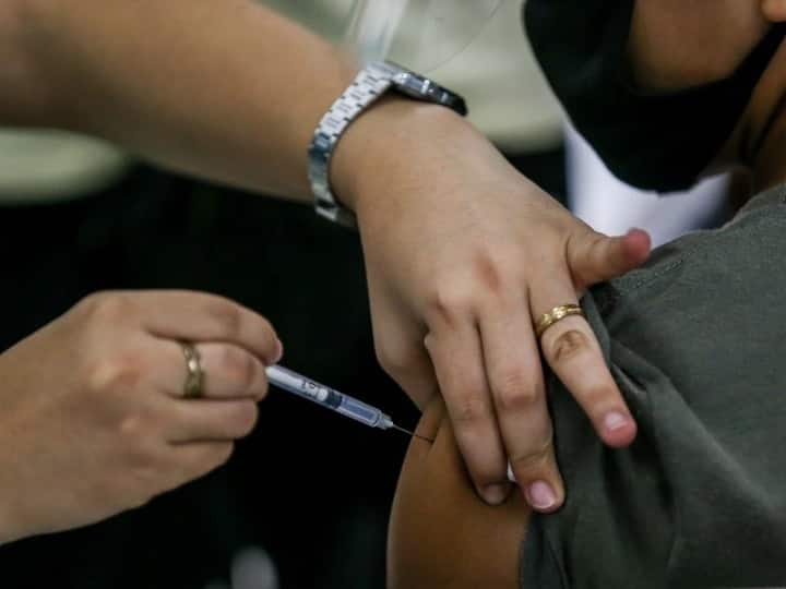 Delhi Vaccination News: वैक्सीनेशन को रफ्तार देने के लिए दिल्ली सरकार ने हर जिले में तैयार किए ‘वॉर रूम’, कैसे करता है काम?