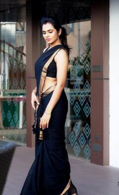 Ramya Pandian Pics: கறுப்பு புடவையில் மனதை கொள்ளையடிக்கும் ரம்யா பாண்டியன்