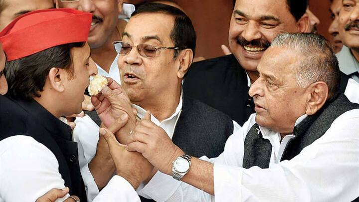 1992 में समाजवादी पार्टी की स्थापना करने वाले मुलायम सिंह यादव अब पार्टी की कमान अपने बेटे और पूर्व सीएम अखिलेश यादव को सौंप चुके हैं.