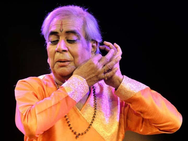 Remembering Pandit Birju Maharaj: Here's Some Unknown Facts About The Kathak Legend Remembering Pandit Birju Maharaj: Here's Some Unknown Facts About The Kathak Legend Remembering Pandit Birju Maharaj: Here's Some Unknown Facts About The Kathak Legend