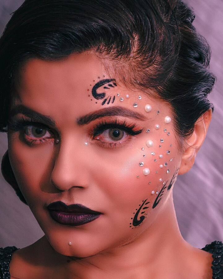 Rubina’s eyes look highly dramatic with green lenses and thick eyelashes. The tinted black lipstick amplify her look. She captioned the pictures as, “Life is too short to not make mistakes and to not take risks.” (Image Courtesy: @rubinadilaik/Instagram)