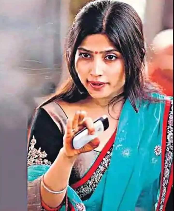 अपर्णा यादव ने बताया था कि डिंपल यादव परिवार में सबसे ज्यादा गुस्सा करती हैं. बता दें कि डिंपल यादव अपर्णा की जेठानी लगती हैं.