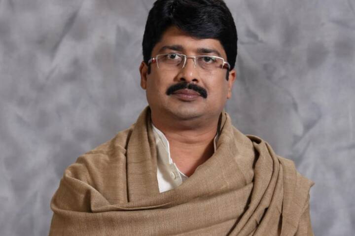 राजा भैया ने बताया था कि लालू प्रसाद के उस सवाल ने उन्हें शर्मिंदा कर दिया था. उनका कहना है कि पता नहीं कैसे और क्यों मेरे बारे में इस तरह की अफवाहें फैला दी गईं.