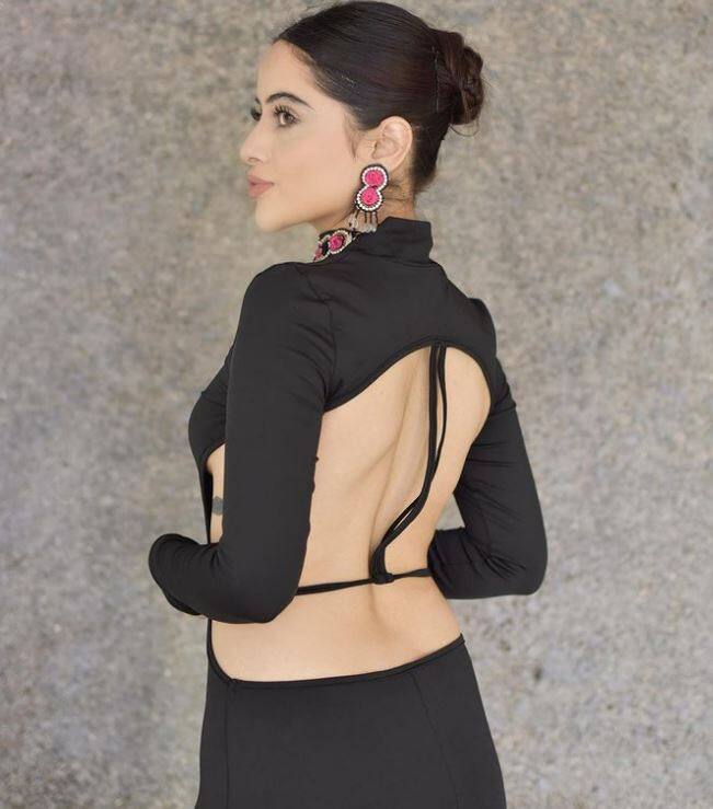 બિગ બૉસ ઓટીટીથી ચર્ચામાં આવેલી એક્ટ્રેસ ઉર્ફી જાવેદ (urfi javed) પોતાના લૂકને લઇને હંમેશા લાઇમલાઇટમાં રહે છે. આ વખતે તેને હદો જ પાર કરી દીધી છે. તેને તાજેતરમાં કંઇક એવુ જ કર્યુ છે.