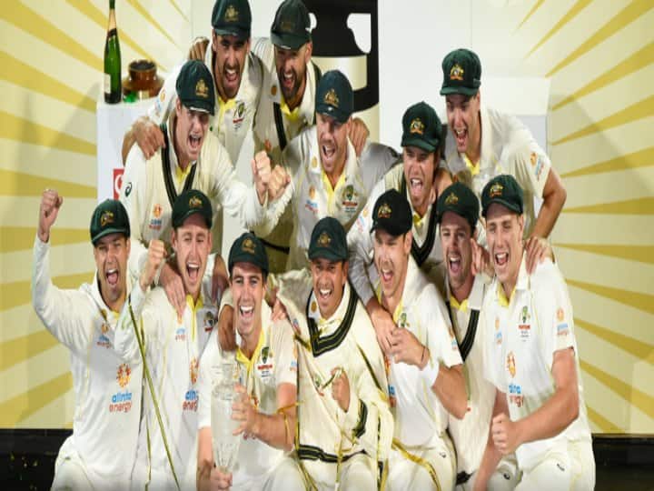 Ashes Aus Vs Eng Kapten Tim Australia Pat Cummins Gelar Sampanye Mandi Untuk Usman Khawaja Memanggilnya Untuk Merayakan Bersama Tim