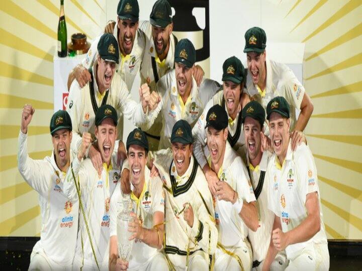 ashes aus vs eng australian team captain pat cummins holds champagne shower for usman khawaja calls him to celebrate with team Ashes 2022: ऑस्ट्रेलियाई टीम ने Usman Khawaja के लिए रोका शैम्पेन सेलिब्रेशन, वायरल हो रहा वीडियो