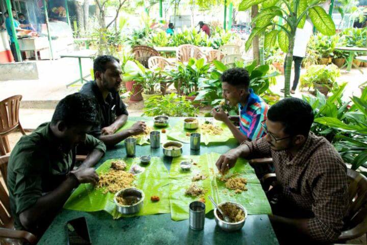 In Trichy, jeeraga samba biriyani and crab lollipop are a stunning in Raja Garden dishes Food Corner | திருச்சி : சீரக சம்பா பிரியாணிக்கு நண்டு லாலிபாப் சைட் டிஷ்.. அறுசுவையில் அசத்தும் ராஜா கார்டன்..