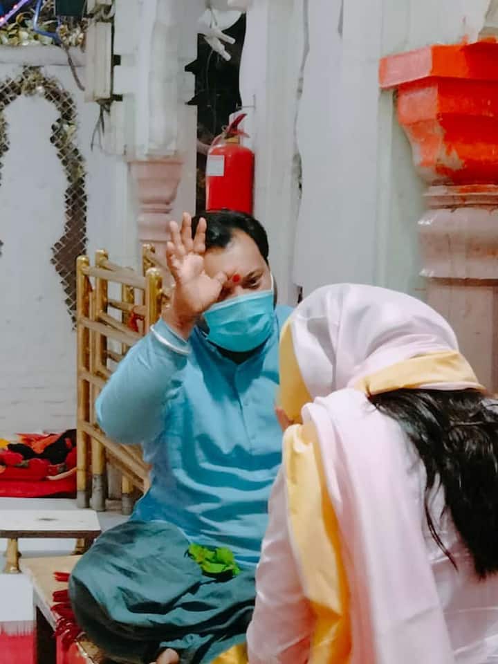 पिछले करीब 20 दिनों से इंदौर शहर के अलग अलग क्षेत्रो में लुका छिपी 2 फिल्म की शूटिंग चल रही है. इसलिए फिल्म के मुख्य किरदार निभा रहे बॉलीवुड एक्टर विक्की कौशल व एक्ट्रेस सारा अली खान इन्दौर में मौजूद है ओर फिल्म के शूटिंग में मशगूल हैं.