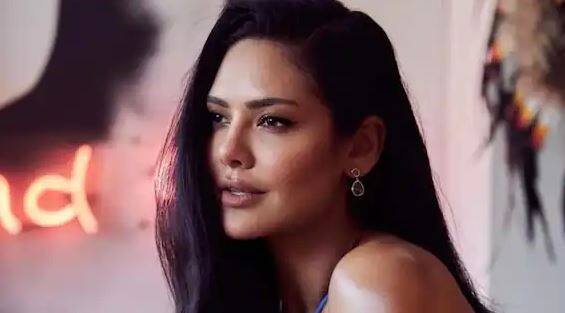 ਈਸ਼ਾ ਗੁਪਤਾ ਸੁਰਖੀਆਂ 'ਚ ਰਹਿਣਾ ਚੰਗੀ ਤਰ੍ਹਾਂ ਜਾਣਦੀ ਹੈ। ਜੀ ਹਾਂ, ਅਸੀਂ ਇਹ ਇਸ ਲਈ ਕਹਿ ਰਹੇ ਹਾਂ ਕਿਉਂਕਿ ਜਦੋਂ ਵੀ ਅਦਾਕਾਰਾ ਸੋਸ਼ਲ ਮੀਡੀਆ 'ਤੇ ਆਪਣੀਆਂ ਕੁਝ ਬੋਲਡ ਤੇ ਹੌਟ ਤਸਵੀਰਾਂ ਸ਼ੇਅਰ ਕਰਦੀ ਹੈ, ਉਹ ਕਾਫੀ ਵਾਇਰਲ ਹੋ ਜਾਂਦੀ ਹੈ।