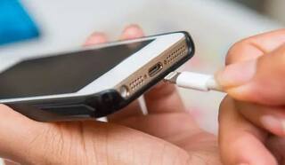 Phone Trick : ફોન ફાસ્ટ ચાર્જ નથી થતો ? તો ફોનમાં કરી દો આ સેટિંગ્સ થઇ જશે એકદમ ફાસ્ટ