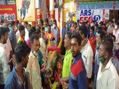 jallikattu 2022 : அலங்காநல்லூர் ஜல்லிக்கட்டு... போட்டிக்கு தயாரான காளைகள்!