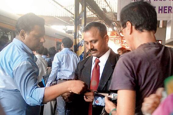 Indian Railways: रेलवे ने 350 से भी ज्यादा ट्रेनों को कर दिया कैंसिल, आपने भी कराया है रिजर्वेशन तो फटाफट चेक कर लें लिस्ट!