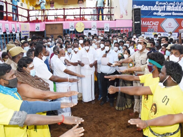 Alanganallur Jallikkattu: முடிந்தது முதல் சுற்று! காளைகளுக்கு காத்திருக்கும் தங்கக் காசு.. இது அலங்காநல்லூர் ஜல்லிக்கட்டு அப்டேட்!!!